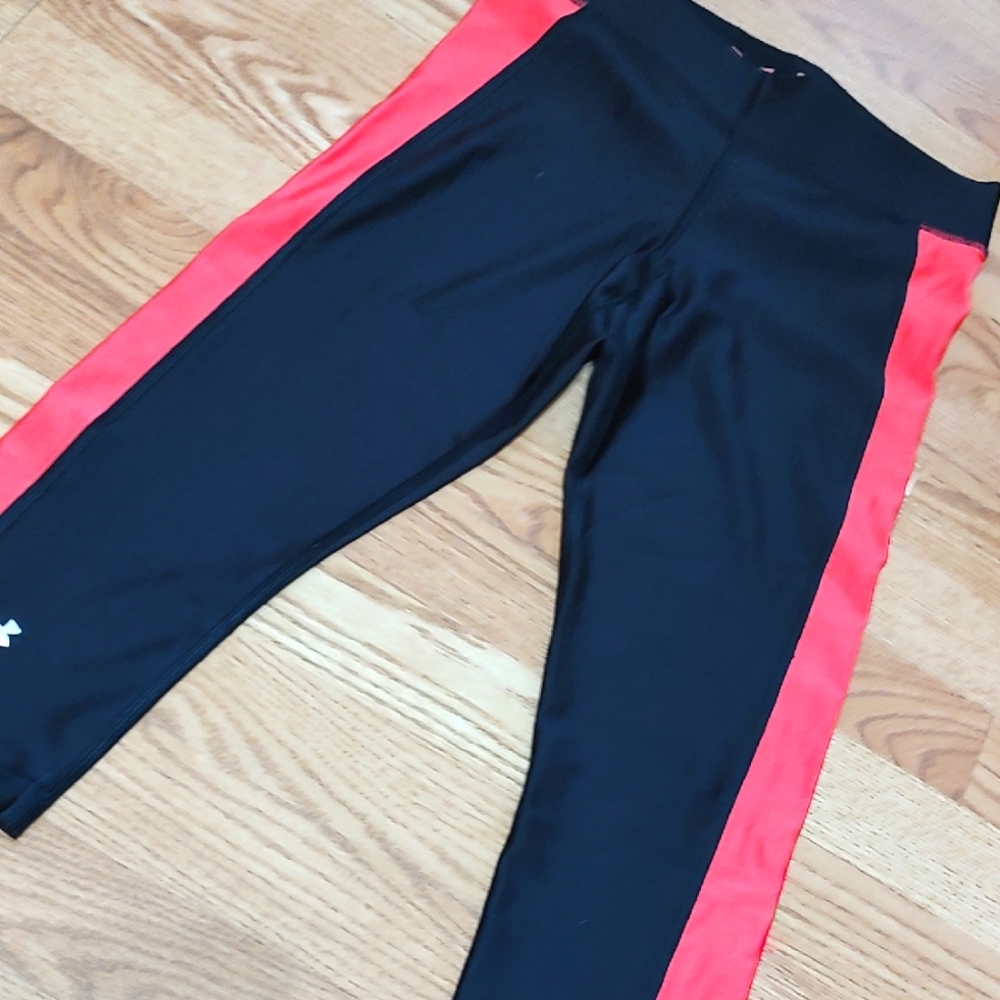 Under Armour Women's Black and Red  Capri Leggings